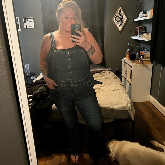 Meet your Posher, Lauren - Picture 4 of 5